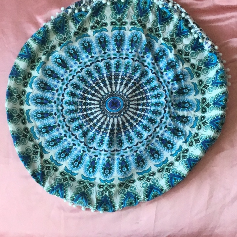 Round pillow cover NWOT cotton